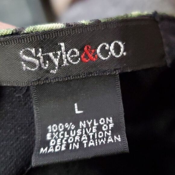 Macy's Style & Co pretty flattering print top - Picture 6 of 6